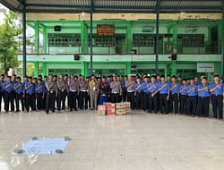Satlantas Polres Gresik Gelar Program Dai Kamseltibcarlantas di Ponpes Mambaus Sholihin