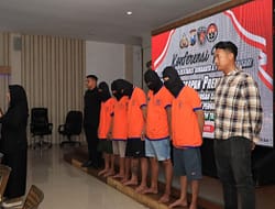 Polrestabes Surabaya Amankan Lima Orang Preman Mengaku Ormas yang Kuasai Lahan Kosong Milik Warga