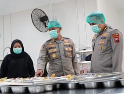 Polda Jatim Dukung Asta Cita Salurkan Ribuan Porsi Makanan Bergizi Gratis Untuk Pelajar